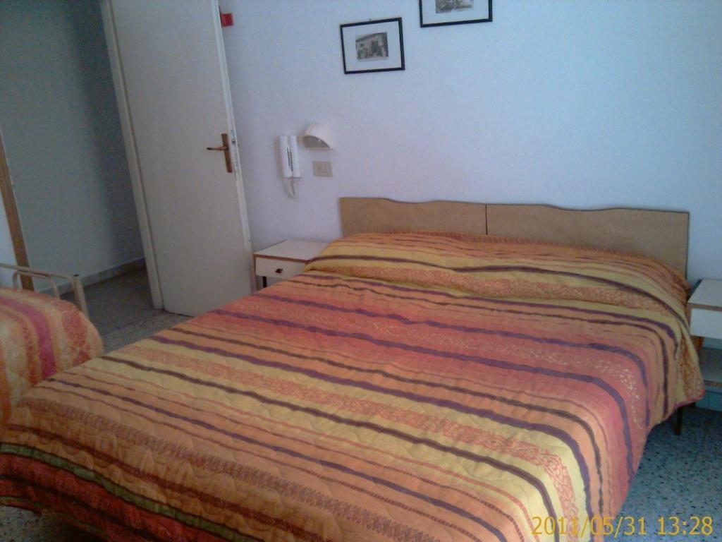 Hotel Leda Римини Экстерьер фото