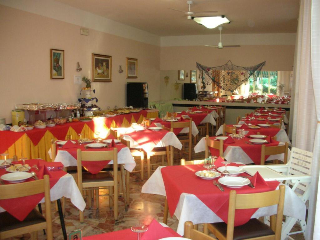 Hotel Leda Римини Экстерьер фото