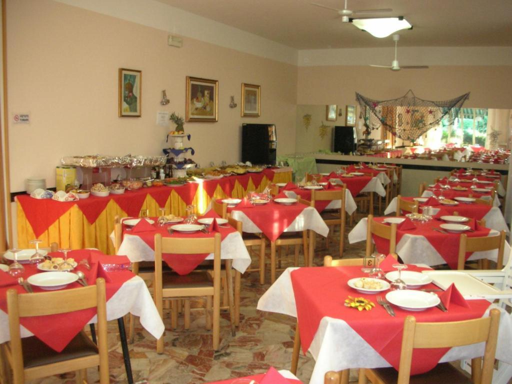 Hotel Leda Римини Экстерьер фото