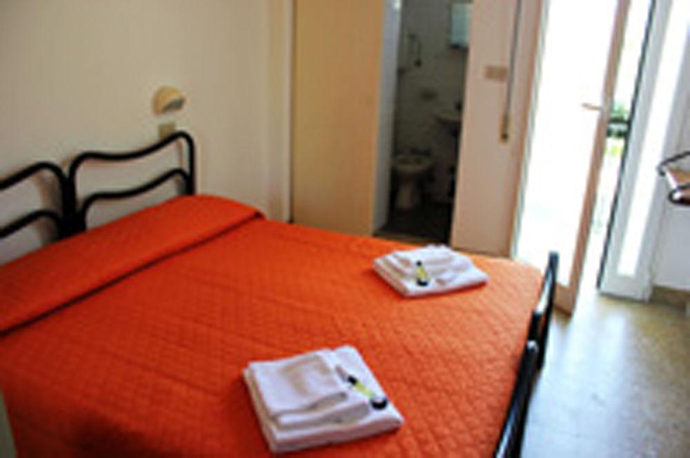 Hotel Leda Римини Экстерьер фото