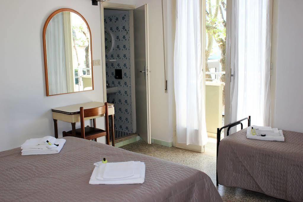 Hotel Leda Римини Экстерьер фото