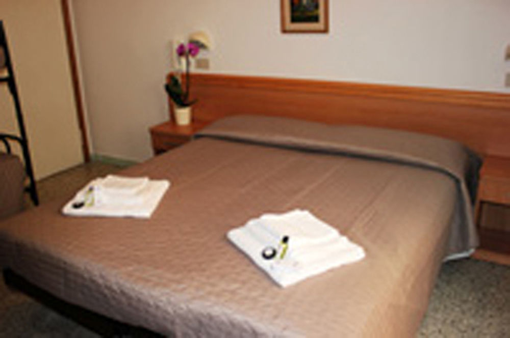 Hotel Leda Римини Экстерьер фото