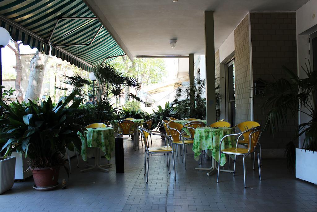 Hotel Leda Римини Экстерьер фото
