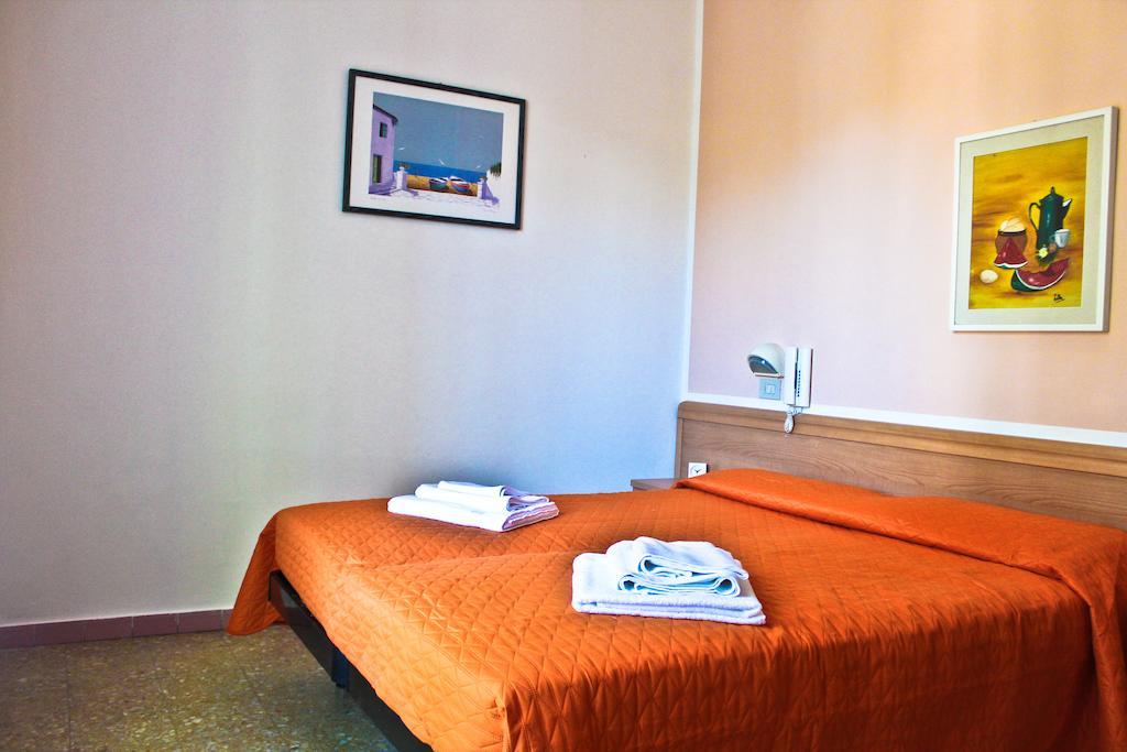 Hotel Leda Римини Номер фото