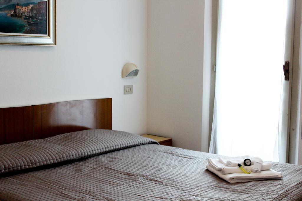 Hotel Leda Римини Номер фото
