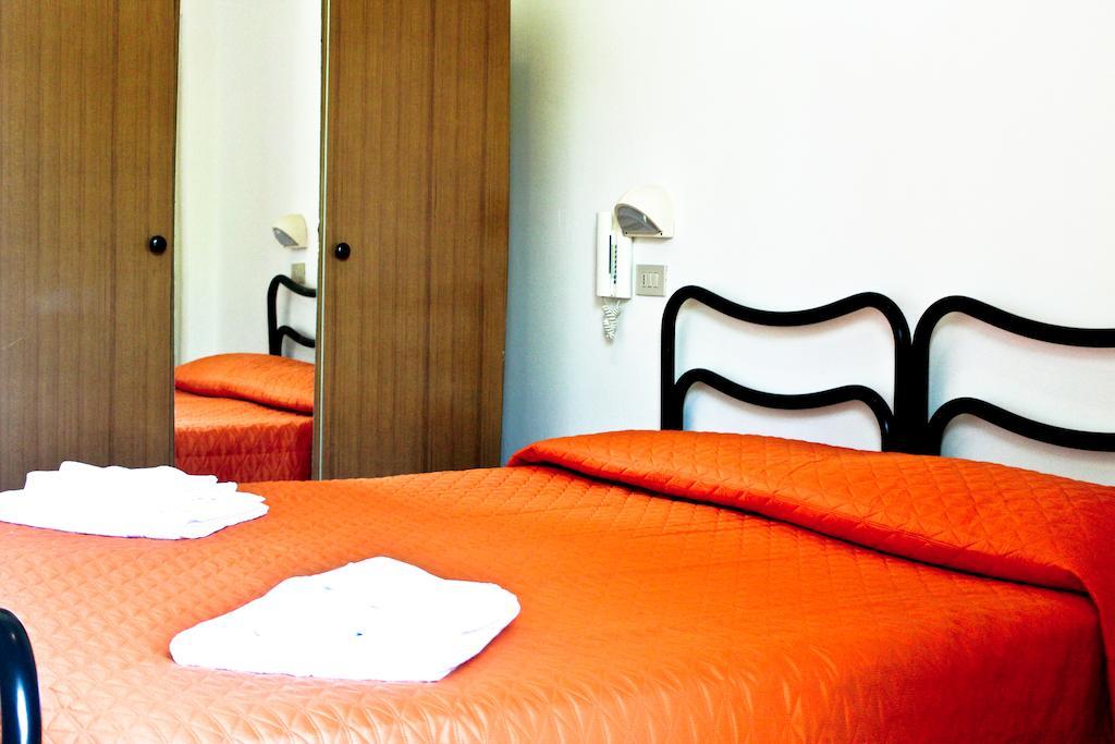 Hotel Leda Римини Номер фото