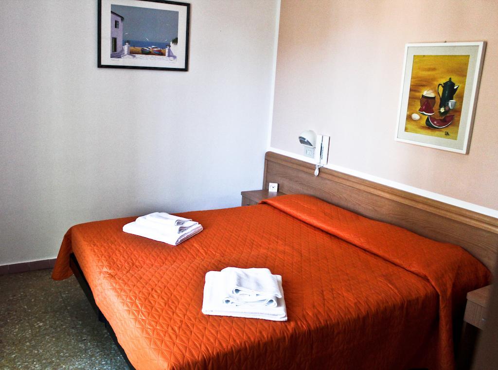 Hotel Leda Римини Номер фото