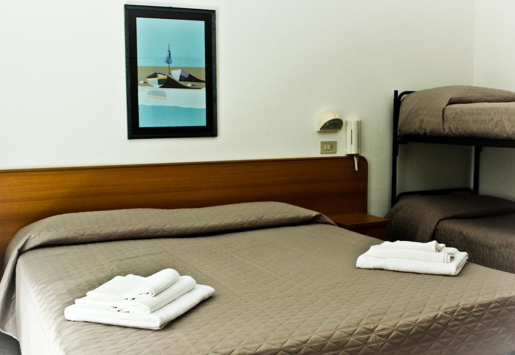 Hotel Leda Римини Номер фото