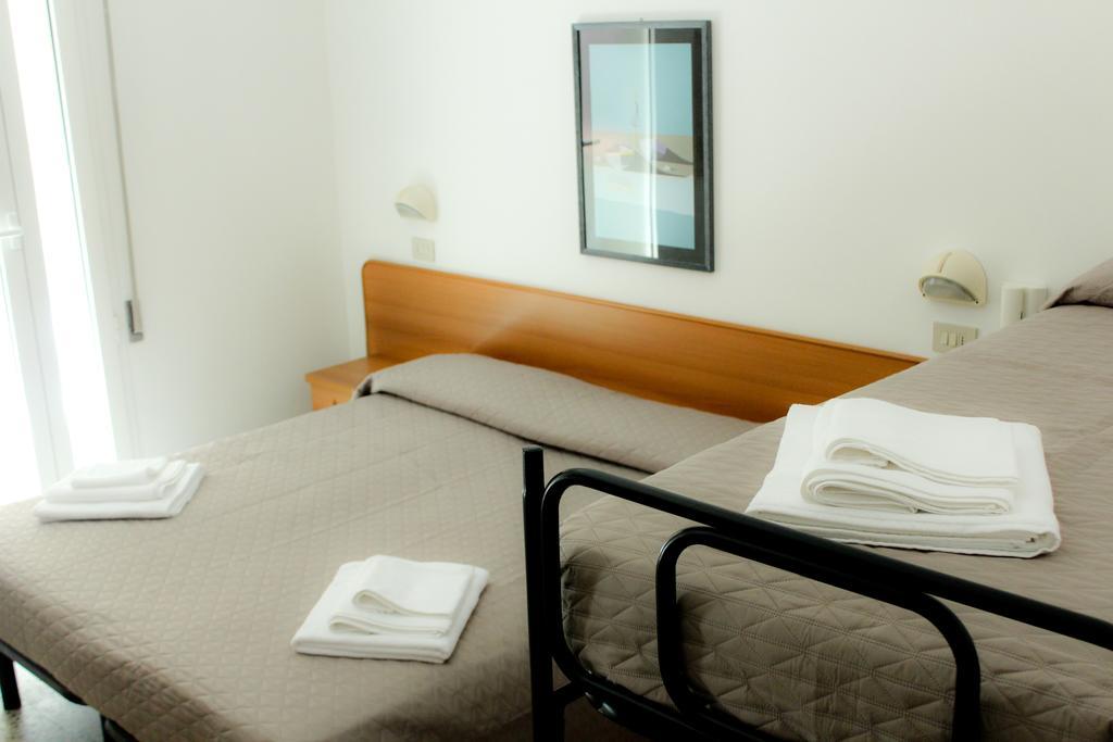Hotel Leda Римини Номер фото